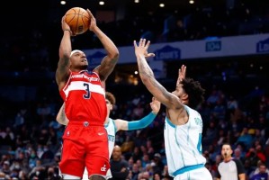  三球24+12黄蜂终结骑士连胜  