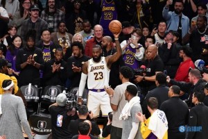  詹姆斯常规赛总得分突破四万分大关  