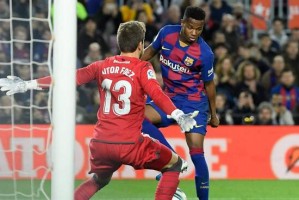  穆科科梅开二度刷新最年轻进球纪录  