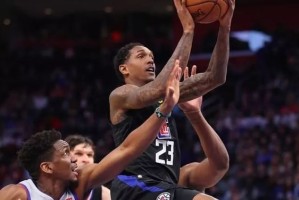  班凯罗暴扣点燃全场激情，魔术主场逆转战胜活塞