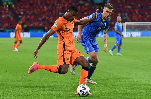  霍夫曼远射世界波定乾坤，门兴险胜柏林赫塔全取三分