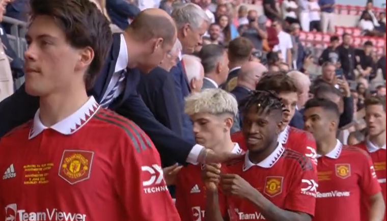  罗斯托克主场气势如虹，球迷山呼海啸震撼客队