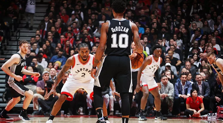  公牛德罗赞关键球制胜，芝加哥结束连败颓势  